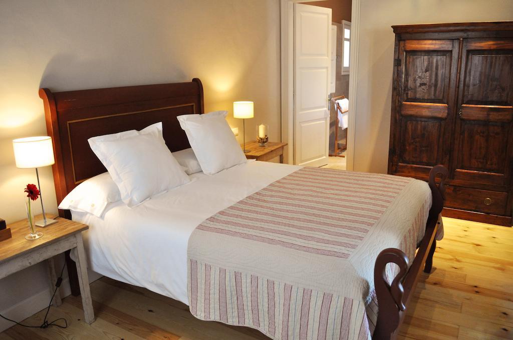 Bed and Breakfast L'hort de Sant Cebrià à Torroella de Fluviá Chambre photo